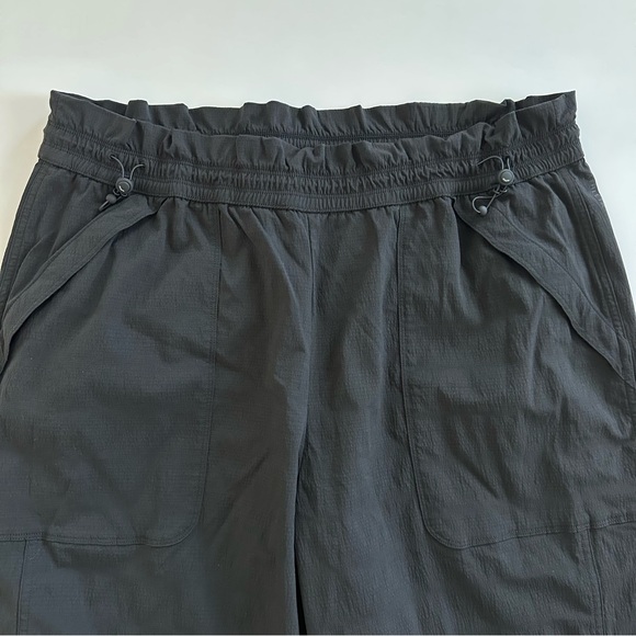 Athleta Trekkie High Rise Parachute Pant in Black | XL | EUC - Picture 4 of 16